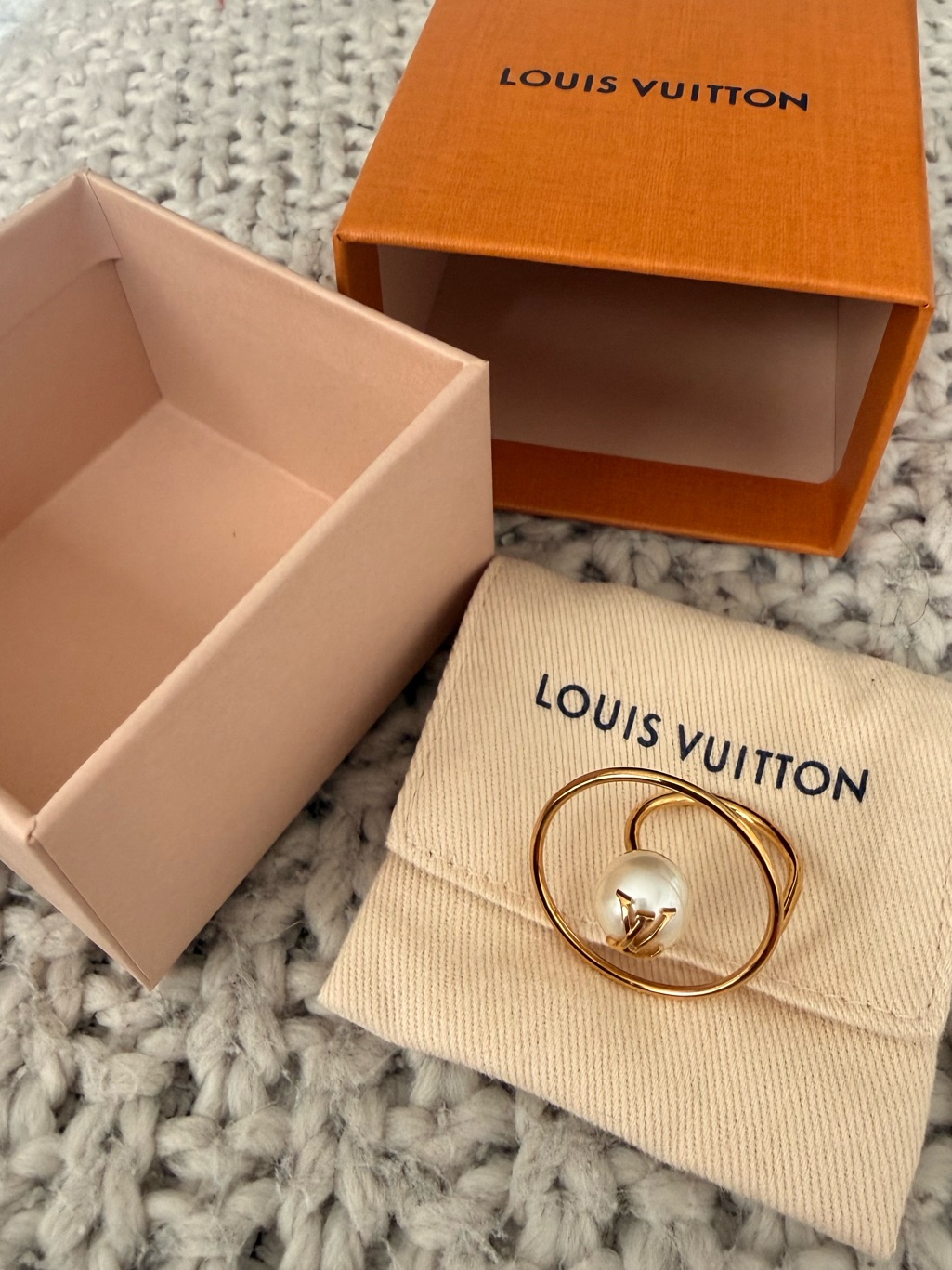 Louis Vuitton Eclipse Pearls Ring